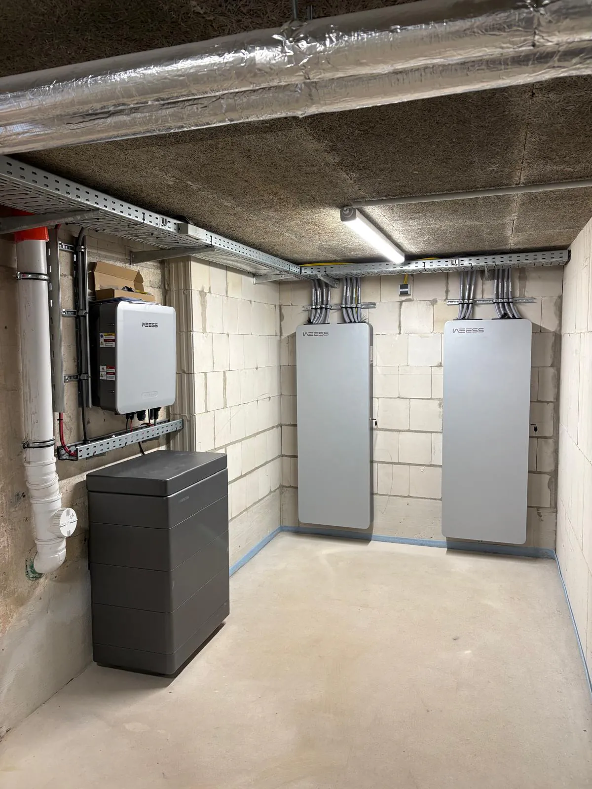 Tenants Share Green Electricity via Split-Type Inverters